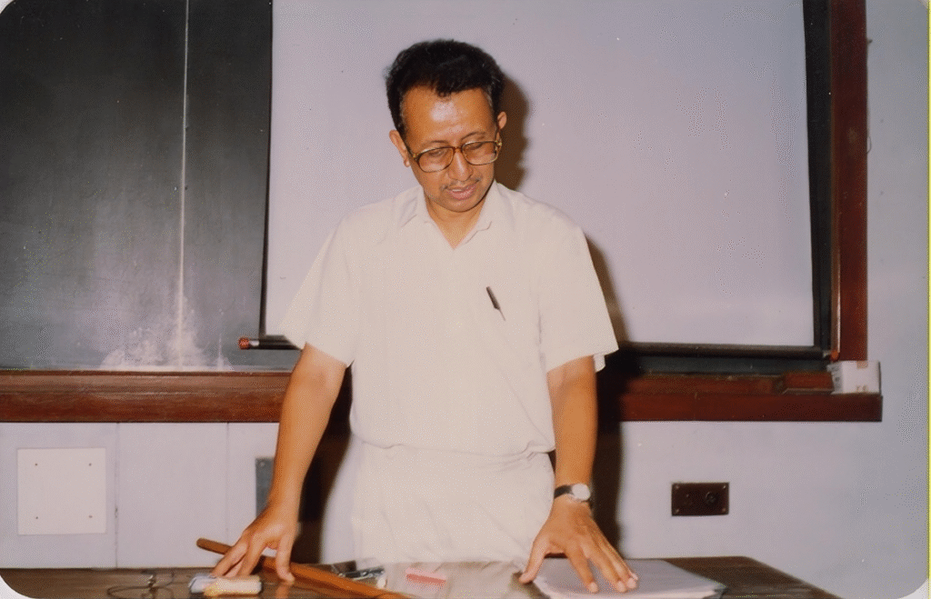 sabyasachi-sarker-teaching